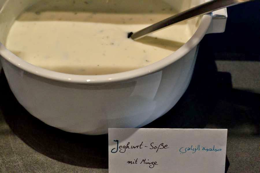 Zitronige Joghurtsoße mit Minze