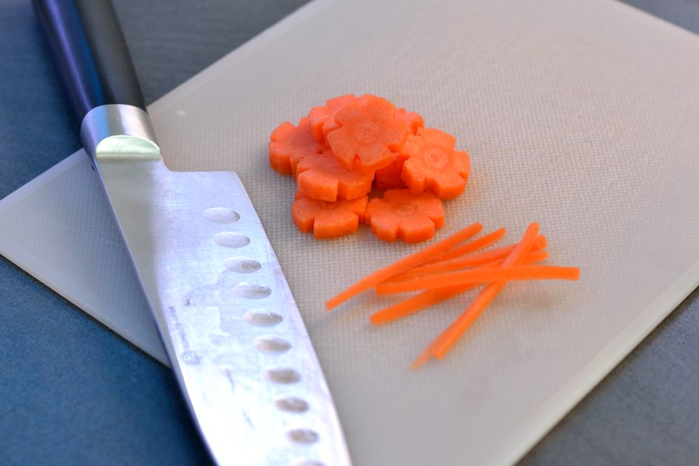 Karotten-Blümchen schnitzen