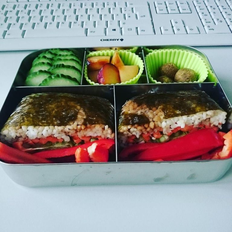 Onigirazu vegan Bento Lunchbots