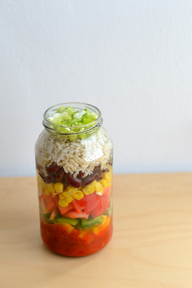 Salat im Glas mexikanischer Reissalat